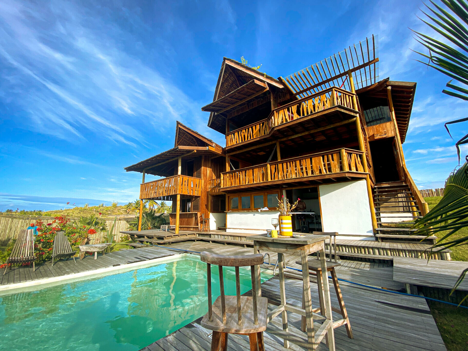 Imagem de Casa de madeira e palha, em terreno amplo, com piscina no Pontal do Maceió exclusivo da Duckbill